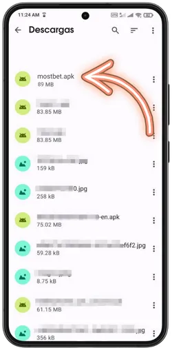 Acceder a la carpeta de descargas y encontrar el archivo APK